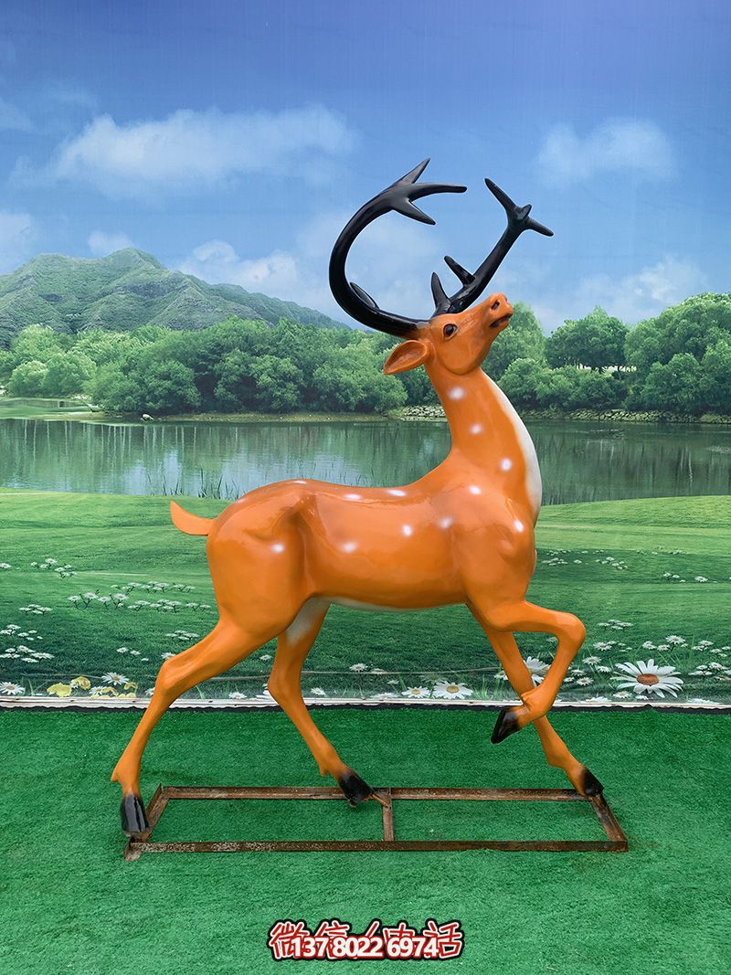 彩繪玻璃鋼雕塑梅花鹿——行走抬頭，點(diǎn)綴廣場街道