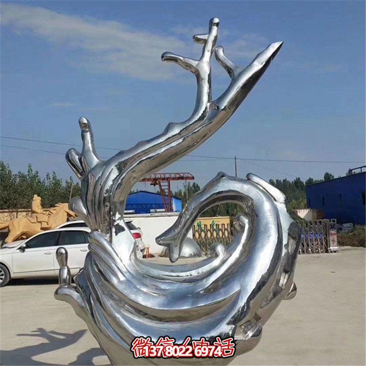 不銹鋼鏡面雕塑，為戶外廣場增添海浪般的浪花氣息