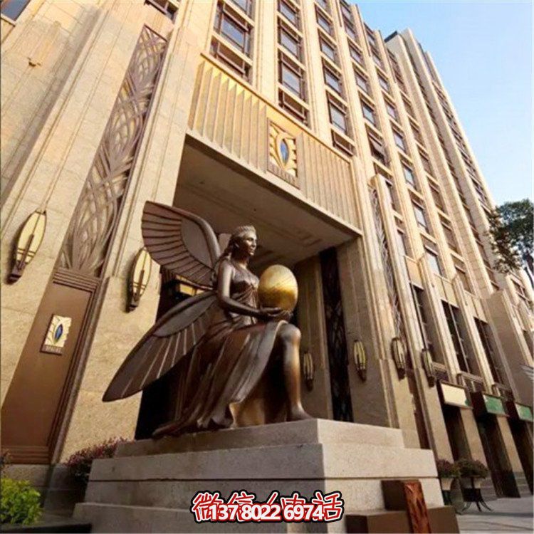 大型銅雕花仙子雕塑，精美點綴酒店門口
