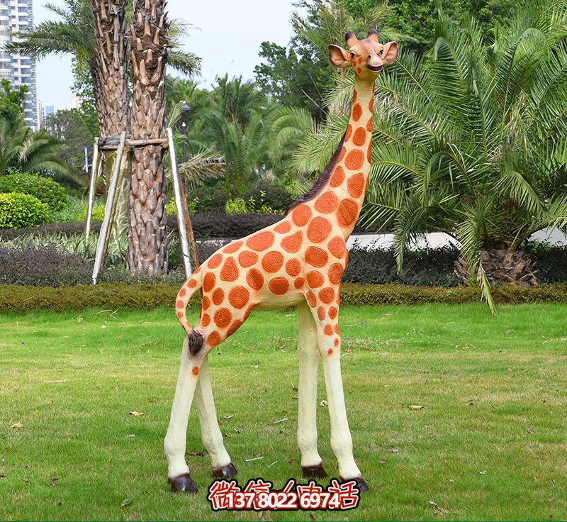 藝術(shù)化玻璃鋼仿真大型長(zhǎng)頸鹿雕塑,點(diǎn)綴綠色草坪,讓公園更加美觀 藝術(shù)化玻璃鋼仿真大型長(zhǎng)頸鹿雕塑,點(diǎn)綴綠色草坪,讓公園更加美觀