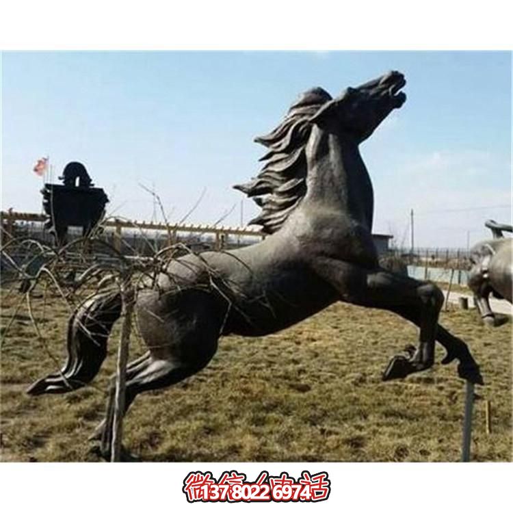 大型銅雕塑，為園林廣場擺放奔跑馬