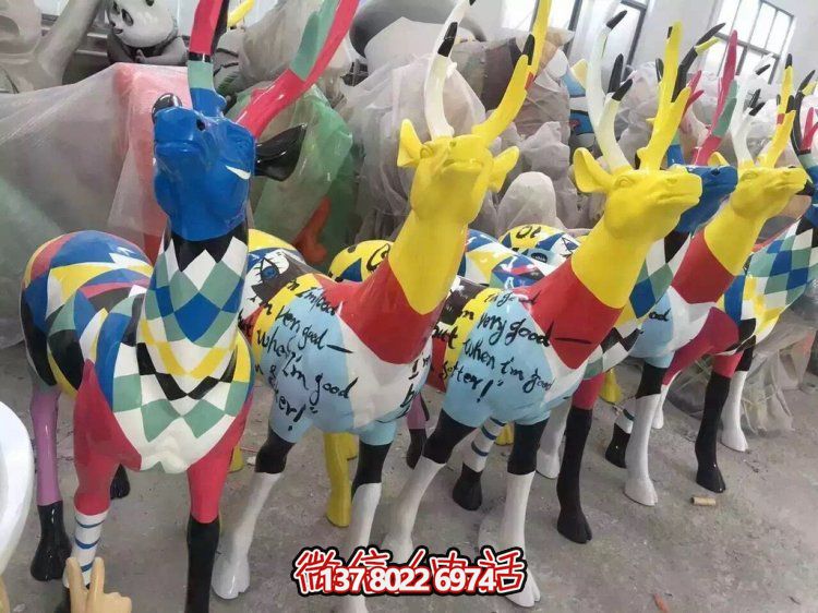 彩繪玻璃鋼鹿雕塑，商場、兒童樂園風(fēng)格擺件