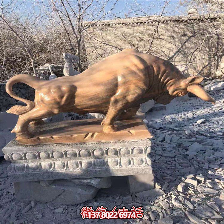 斗牛，晚霞紅大理石石雕牛